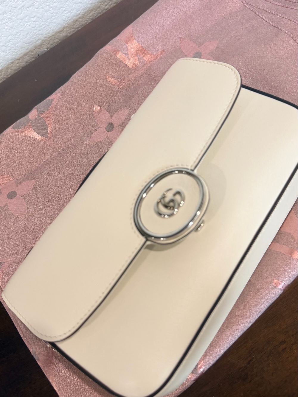 Gucci Cream Leather Shoulder Bag with Silver-Tone Logo